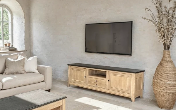 Meuble TV VAUBAN 2 portes 1 tiroir 1 niche en chêne massif – meuble TV français à Valognes